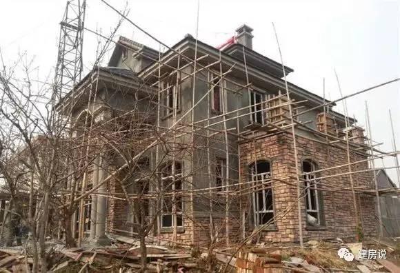 實(shí)拍網(wǎng)友自建三層農(nóng)村別墅過(guò)程，舒適美觀引人矚目