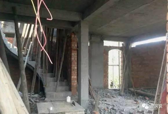 實(shí)拍網(wǎng)友自建三層農(nóng)村別墅過(guò)程，舒適美觀引人矚目