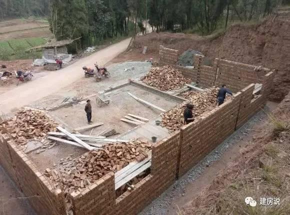 實拍四川網友自建二層農村別墅，在村里是獨一無二