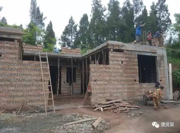 實拍四川網友自建二層農村別墅，在村里是獨一無二