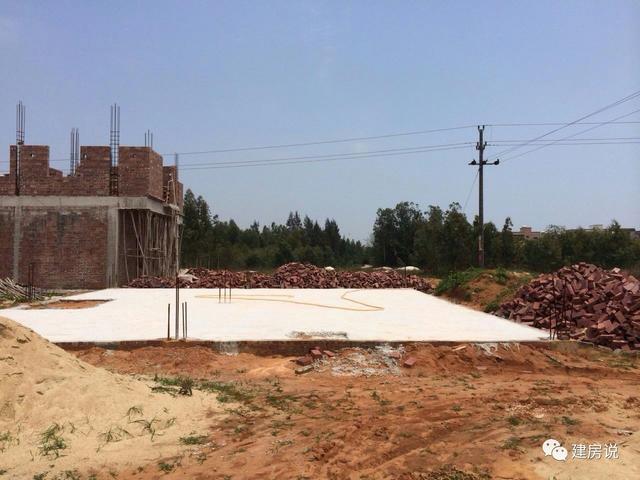 12×12.5米三層歐式農(nóng)村別墅，帶飄窗和大露臺(tái)