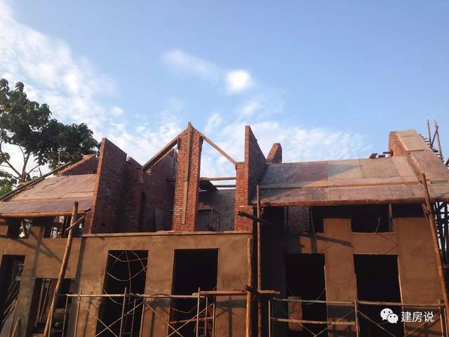 湖南寧鄉(xiāng)網(wǎng)友自建二層歐式別墅，文化石墻耐人尋味