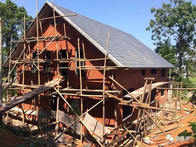 湖南寧鄉(xiāng)網(wǎng)友自建二層歐式別墅，文化石墻耐人尋味