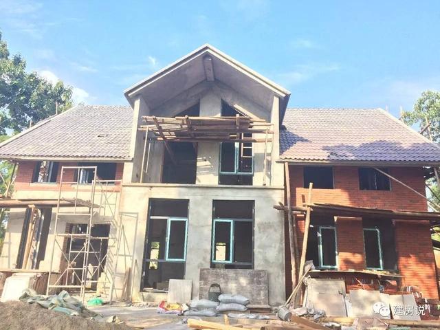 湖南寧鄉(xiāng)網(wǎng)友自建二層歐式別墅，文化石墻耐人尋味