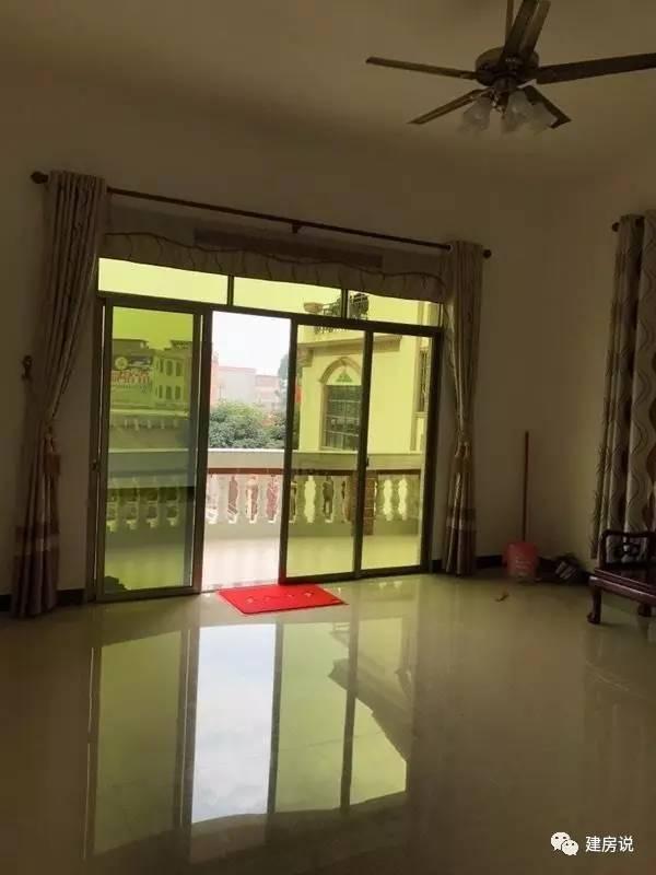 老板自建豪華洋氣的三層農(nóng)村別墅，不愧是福建的房子！