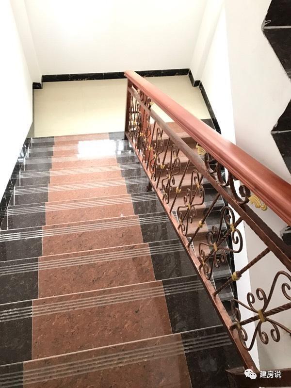 老板自建豪華洋氣的三層農(nóng)村別墅，不愧是福建的房子！