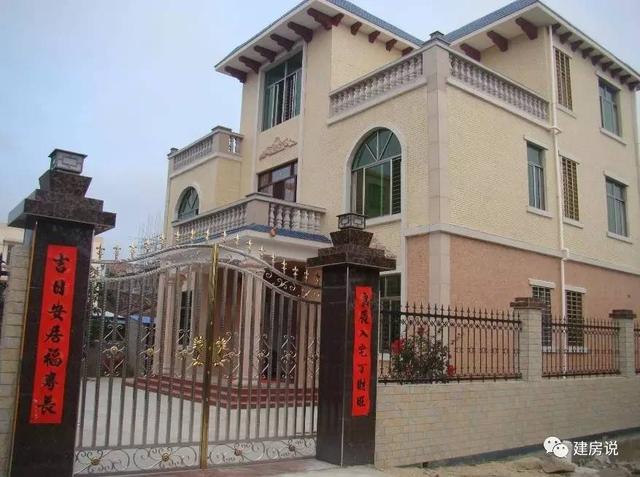 網友自建三層農村別墅，內部裝修不奢華但很有味道