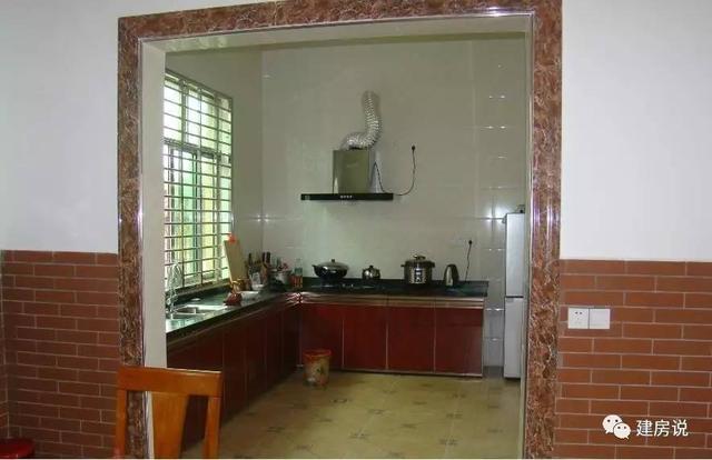 網友自建三層農村別墅，內部裝修不奢華但很有味道