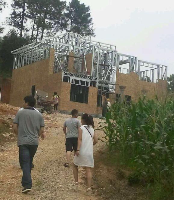 如果買不起城里的一套房，那就回農(nóng)村蓋棟別墅吧！