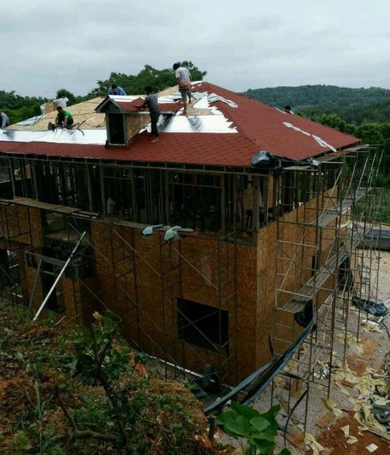 如果買不起城里的一套房，那就回農(nóng)村蓋棟別墅吧！