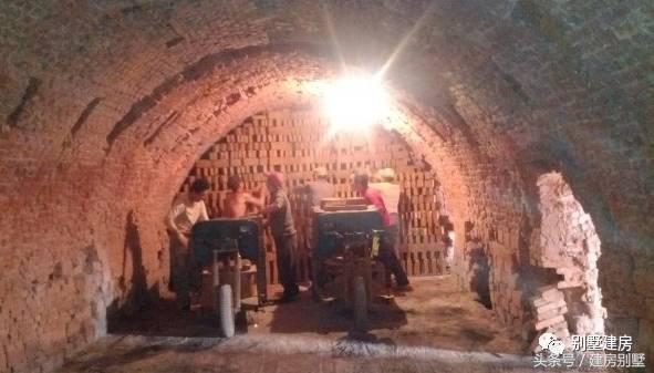 湖北一土豪曬三層別墅，豪華裝修有假山還有魚塘