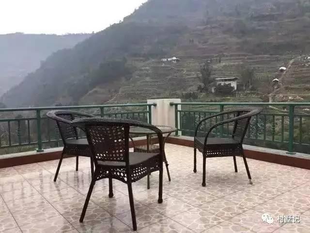 網友在老家建農村別墅，大面積落地窗讓家里每個人都點贊