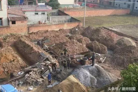 太霸氣了！江西兄妹用1000多平米建兩棟三層別墅