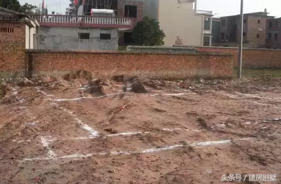 太霸氣了！江西兄妹用1000多平米建兩棟三層別墅