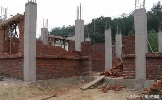 自建三層小別墅施工方式引熱議，江西老表說出了心里話