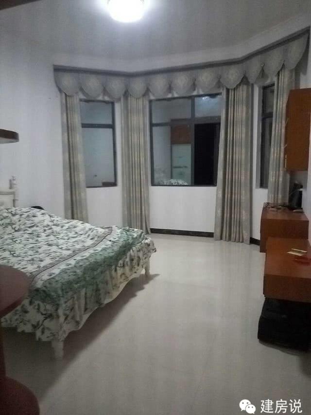 小伙回老家自建四層樓房，轟動整個村