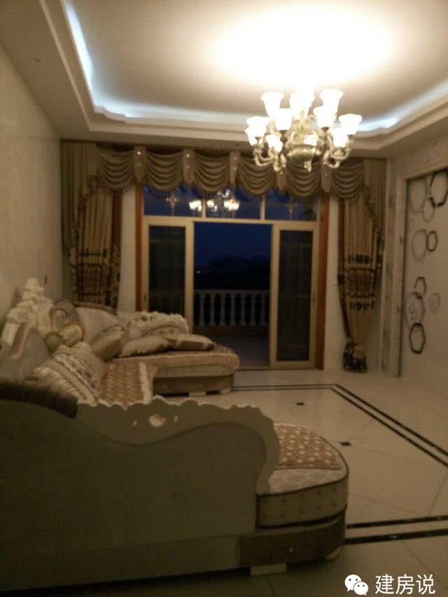 小伙回老家自建四層樓房，轟動整個村