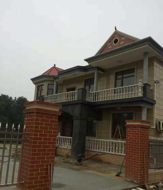 婆家花一百來萬在農(nóng)村建好的大別墅，全家男女老少都很喜歡！