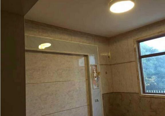 婆家花一百來萬在農(nóng)村建好的大別墅，全家男女老少都很喜歡！