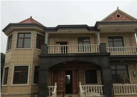 婆家花一百來萬在農(nóng)村建好的大別墅，全家男女老少都很喜歡！