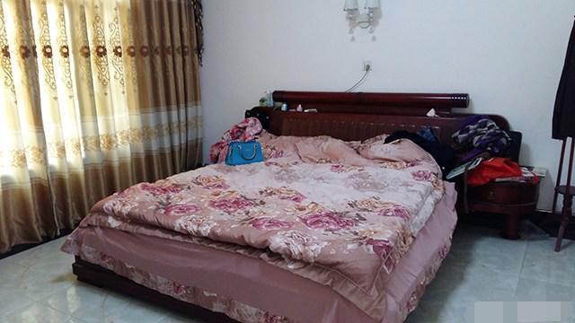 離開深圳7年，曬曬我姐農村自建別墅，博古架和樓梯太贊了！