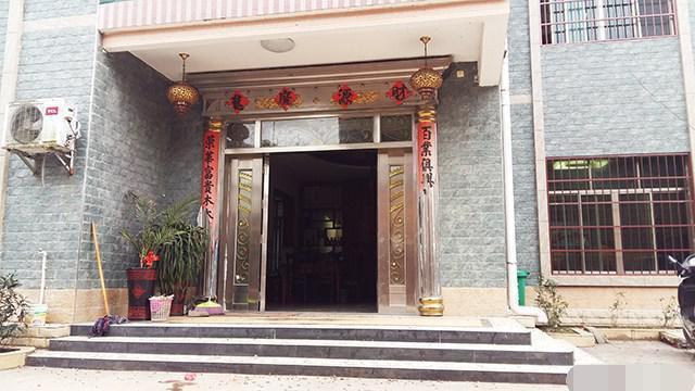 離開深圳7年，曬曬我姐農村自建別墅，博古架和樓梯太贊了！