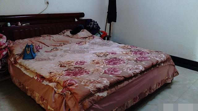 離開深圳7年，曬曬我姐農村自建別墅，博古架和樓梯太贊了！