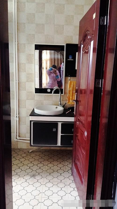 離開深圳7年，曬曬我姐農村自建別墅，博古架和樓梯太贊了！