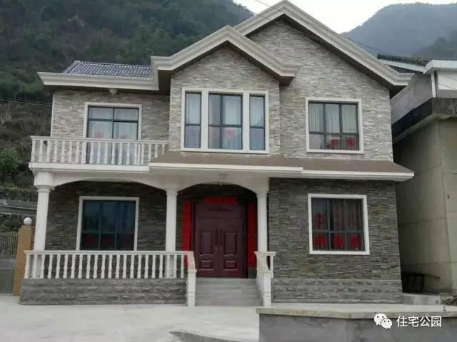 農村網友曬別墅，33萬自建2層坡頂露臺洋樓，這個設計怎么樣？