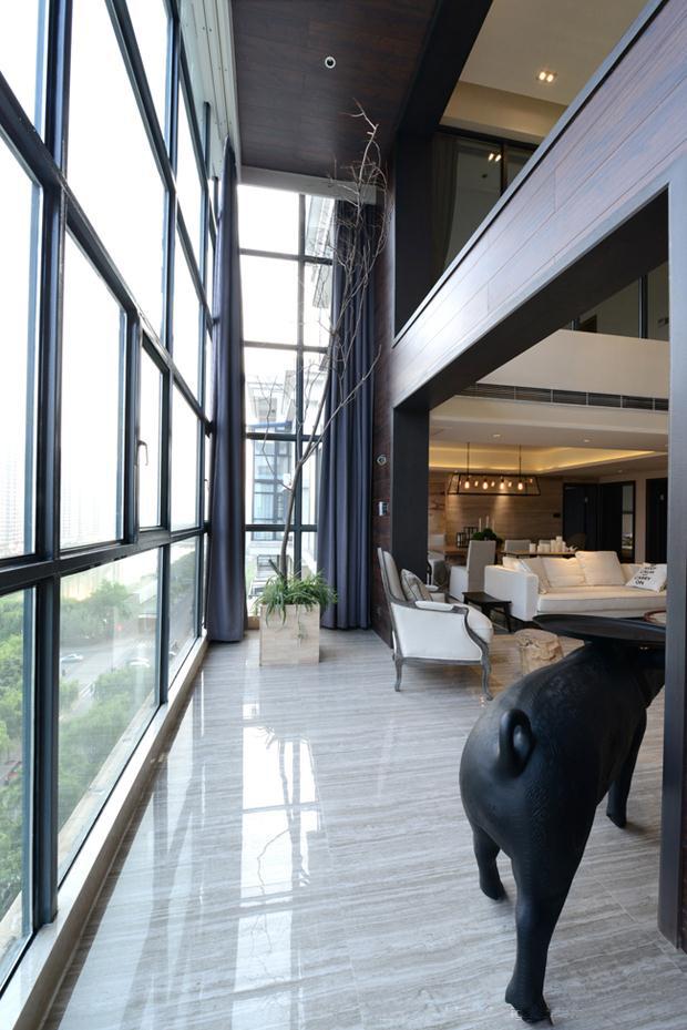 云溪花園，現(xiàn)代簡(jiǎn)約別墅裝修，挑空的設(shè)計(jì)也很美！