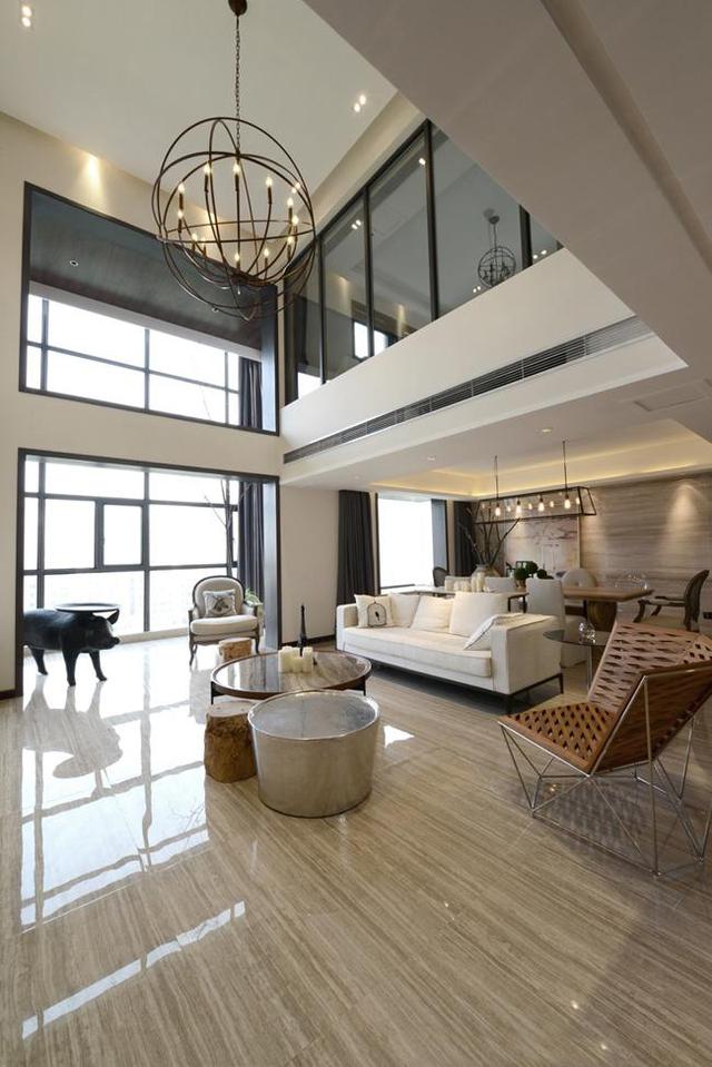 云溪花園，現(xiàn)代簡(jiǎn)約別墅裝修，挑空的設(shè)計(jì)也很美！