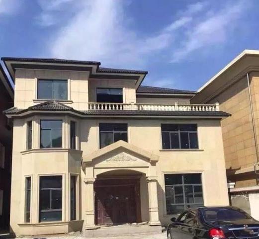 羅馬柱不要瞎用，看完這棟別墅才知道用錯羅馬柱毀了整棟房