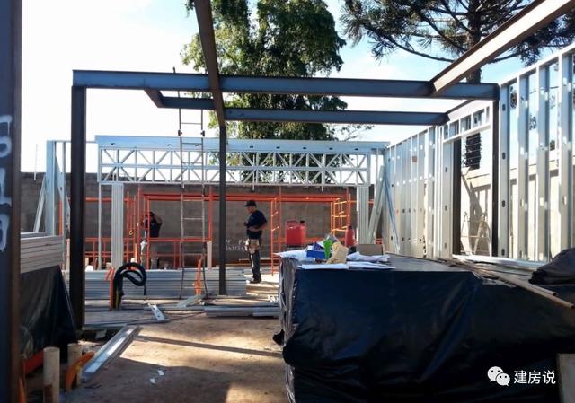 半個月蓋好一棟輕鋼別墅，看看國外都是怎么建房的！