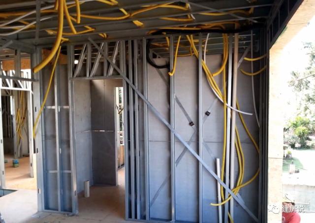 半個月蓋好一棟輕鋼別墅，看看國外都是怎么建房的！