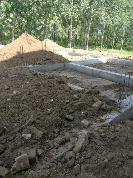 小伙20萬做三層自建房，看完施工過程誰還敢住？