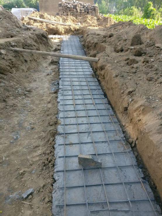 小伙20萬做三層自建房，看完施工過程誰還敢住？