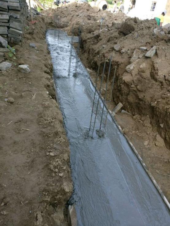 小伙20萬做三層自建房，看完施工過程誰還敢住？