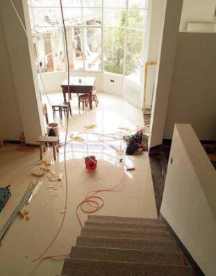 努力賺錢，為給爸媽一個養老的地方，農村小伙18萬為父母建別墅！