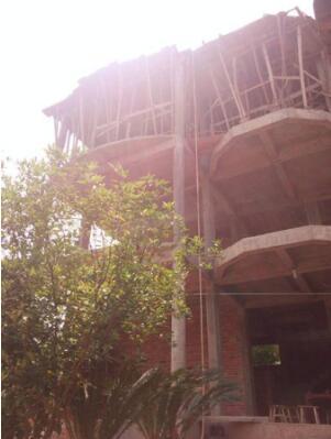 努力賺錢，為給爸媽一個養老的地方，農村小伙18萬為父母建別墅！