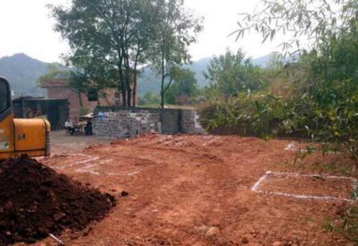 努力賺錢，為給爸媽一個養老的地方，農村小伙18萬為父母建別墅！