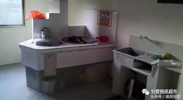 為我新落成的別墅，造了大部分農(nóng)村人都見過的小火灶！