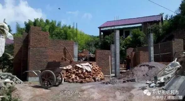 為我新落成的別墅，造了大部分農(nóng)村人都見過的小火灶！