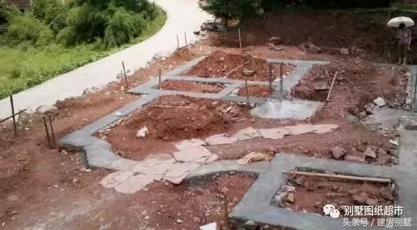 為我新落成的別墅，造了大部分農(nóng)村人都見過的小火灶！