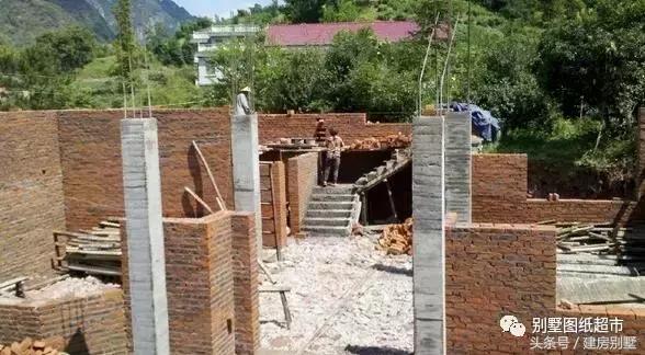 為我新落成的別墅，造了大部分農(nóng)村人都見過的小火灶！