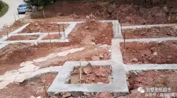 為我新落成的別墅，造了大部分農(nóng)村人都見過的小火灶！