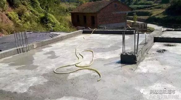 為我新落成的別墅，造了大部分農(nóng)村人都見過的小火灶！