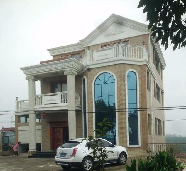 曬曬農(nóng)村200萬大別墅，你見過這么霸氣奢華的房子嗎？