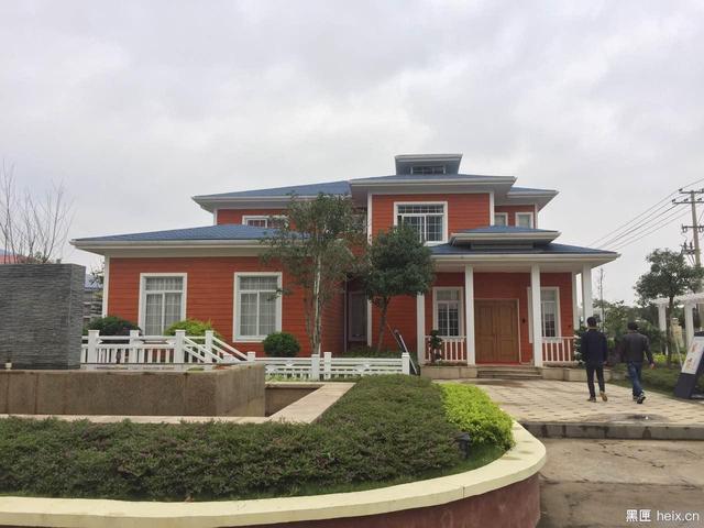 他為90后農民蓋別墅，看房還可以用VR