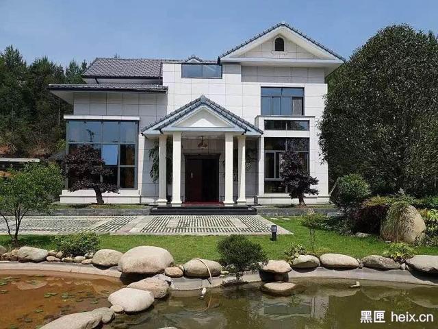 他為90后農民蓋別墅，看房還可以用VR