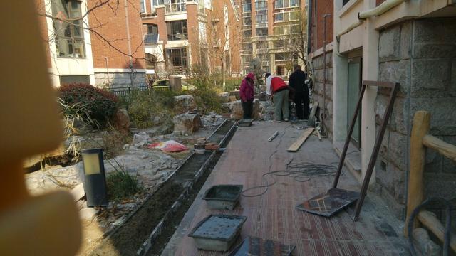 花了幾百萬買了別墅，發現開發商建的院子太差，自己從新建！